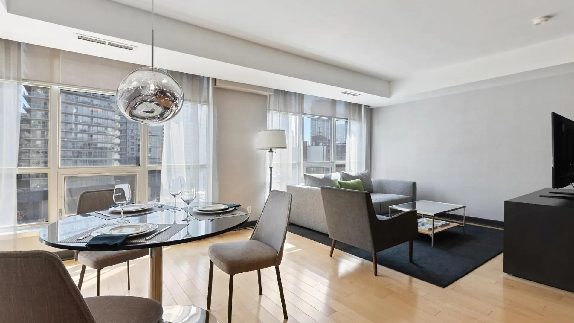 Soho Hotel Toronto 4*,